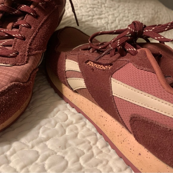 Reebok Classics - Picture 2 of 6